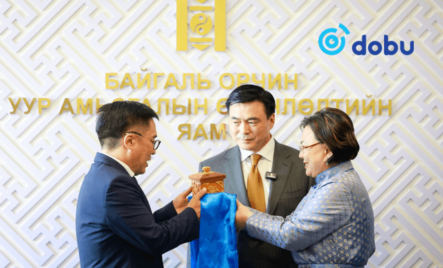 Байгаль орчин, уур амьсгалын өөрчлөлтийн сайд Б.Батбаатар тамгаа гардлаа