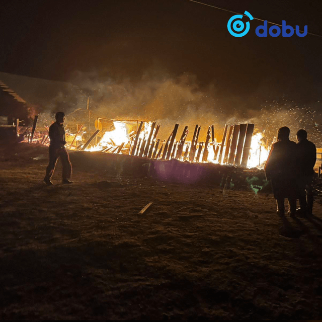 Сумын цагдаа нар шатаж байсан гэрээс хоёр иргэний амь насыг аварчээ