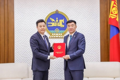 Аймаг, нийслэл, сум, дүүргийн иргэдийн Төлөөлөгчдийн Хурлын сонгуулийн тухай хуульд өөрчлөлт оруулах тухай хуулийн төслийг өргөн мэдүүлэв