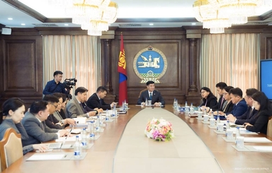 УИХ-ын дарга С.Бямбацогт Төрийн албаны тухай хуульд бодлогын цогц шинэчлэл хийх санал боловсруулах чиглэл өглөө