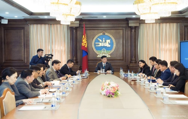 УИХ-ын дарга С.Бямбацогт Төрийн албаны тухай хуульд бодлогын цогц шинэчлэл хийх санал боловсруулах чиглэл өглөө