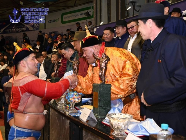 Улсын арслан Б.Орхонбаяр нутгийнхаа аваргын нэрэмжит барилдаанд түрүүллээ