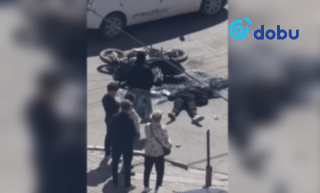 "Приус 41" автомашин мотоциклтой мөргөлдөж, жолооч нар нь эмнэлгийн тусламж авчээ