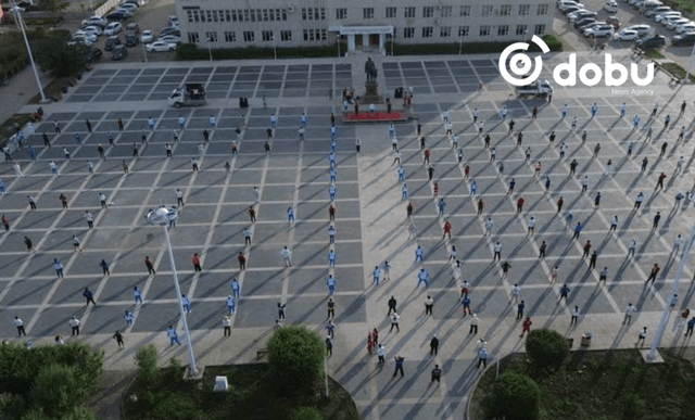 Улсын аварга П.Бүрэнтөгс нутгийнхаа иргэдтэй өглөөний дасгал хийжээ