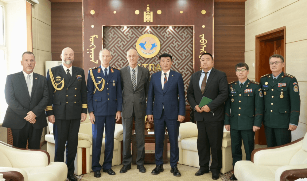 Дэлхийн жишигт нийцсэн цэргийн ангиудтай болоход анхаарч ажиллана