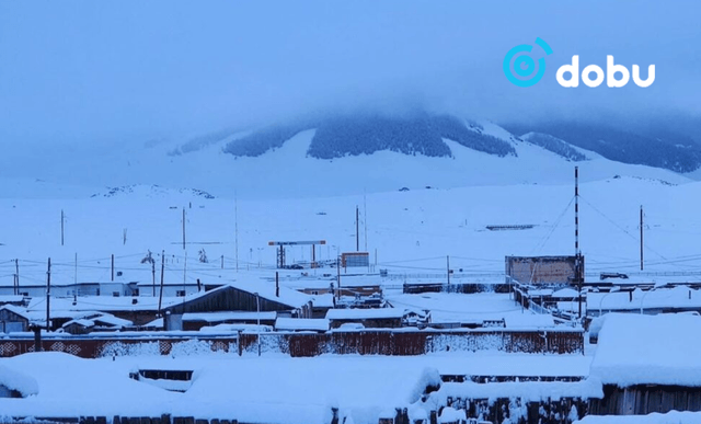 Төвийн аймгуудын нутгаар цас орж, шуурна