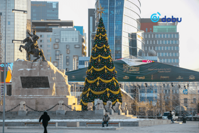 Нийслэлийн есөн дүүргийн 14 байршилд зассан сүлд модны гэрлийг өнөөдөр 19:00 цагт зэрэг асаана