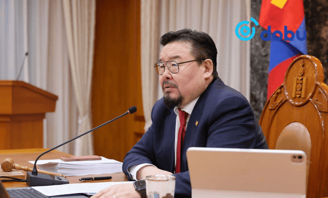 Аймаг, сумдад улсын нөөцөөс өвс, тэжээл олгох, цасанд боогдсон зам, давааг нээх хүнд машин механизм гаргахаар шийдвэрлэв