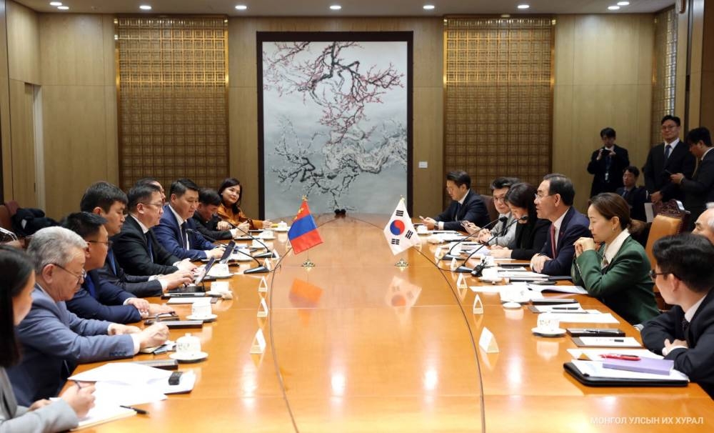 БНСУ-ын Үндэсний Ассамблейн дэд дарга Жү Ху Ён УИХ дахь Монгол-БНСУ-ын парламентын бүлгийн дарга Б.Бат-Эрдэнэ тэргүүтэй төлөөлөгчдийг хүлээн авч уулзжээ