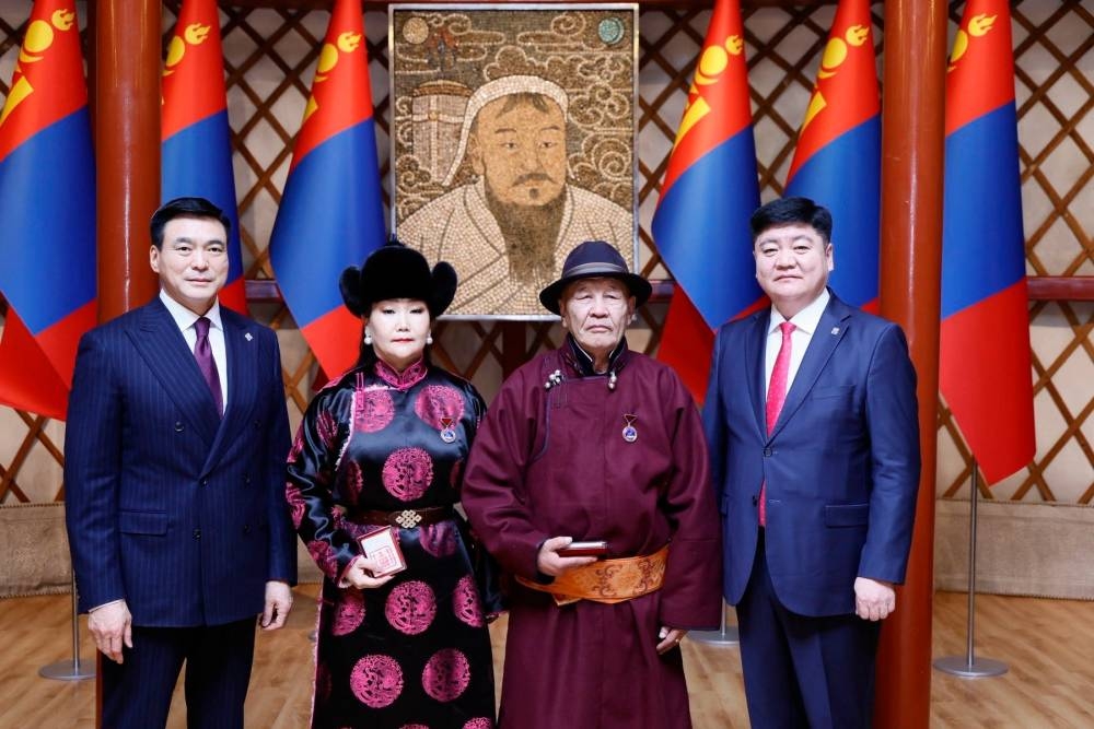 Налайх, Багахангай дүүргийн иргэдэд төрийн дээд одон медаль гардууллаа 