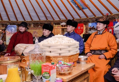 Өмнөговь аймгийн Ханбогд сумын малчин Н.Баярцэнгэлийн гэр бүл “АЛТАН БОТГО”-ны эзэн боллоо