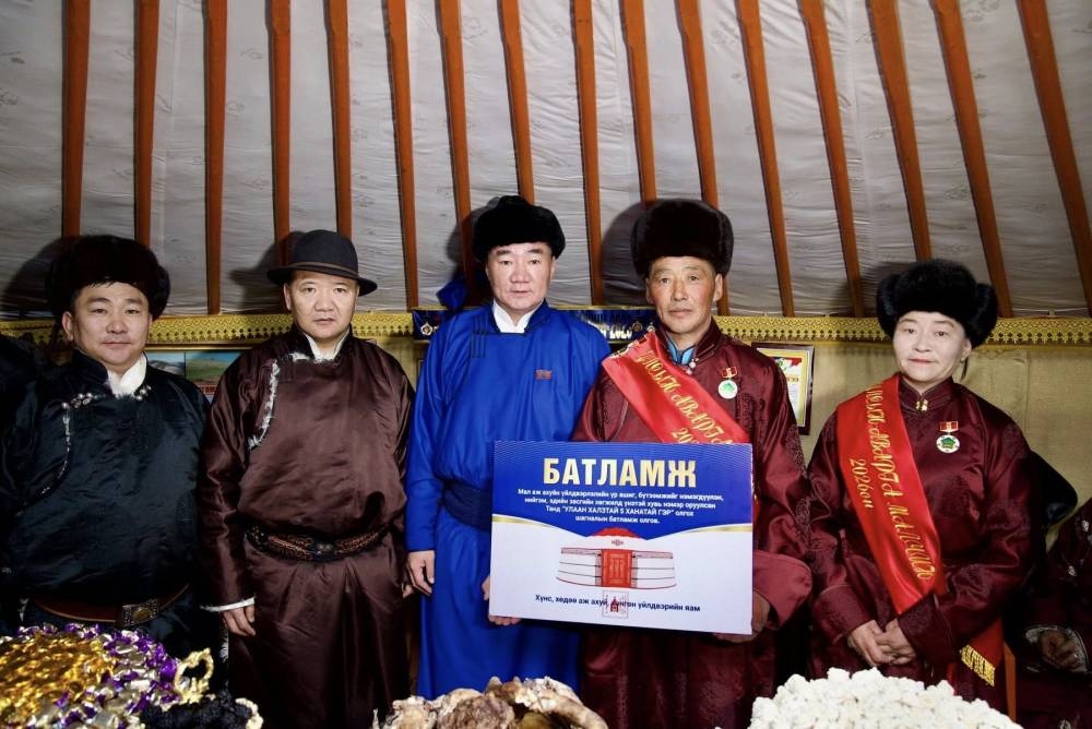 Говь-Алтай аймгийн Есөнбулаг сумын малчин З.Лхамсүрэнгийн өрх гэр бүл “УЛСЫН АВАРГА МАЛЧИН” боллоо