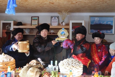 Хэнтий аймгийн Жаргалтхаан сумын малчин С.Эрдэнэдагва гэргий Б.Баярмаагийн өрх гэр бүл “УЛСЫН АВАРГА МАЛЧИН” боллоо