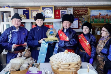 Баянцагаан үүлдрийн хонийг Багахангай дүүрэгт нутагшуулсан Б.Жаргалсайхан улсын аварга малчин боллоо