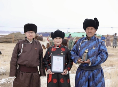 Увс аймгийн Өндөрхангай сумын Цалуу багаас “Алтан ишиг”-ний эзэн тодорлоо