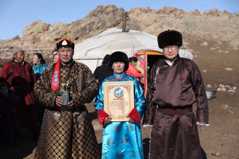 Увс аймгийн Зүүнхангай сумын Даланбулаг багаас “Алтан унага”- ны эзэн тодорлоо