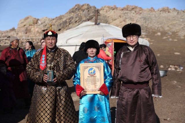 Увс аймгийн Зүүнхангай сумын Даланбулаг багаас “Алтан унага”- ны эзэн тодорлоо