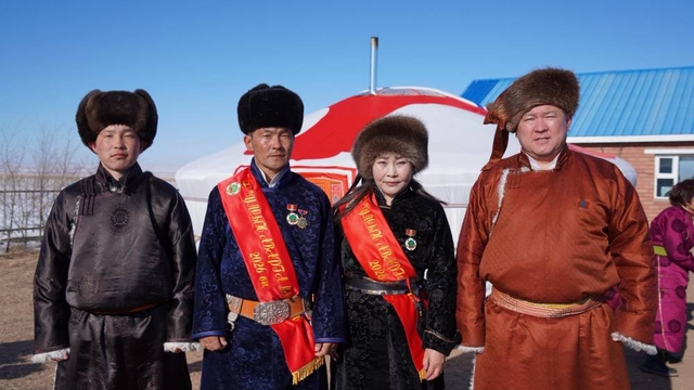 Сүхбаатар аймгийн Баяндэлгэр сумын малчин М.Нямжавын гэр бүл “УЛСЫН АВАРГА МАЛЧИН” боллоо