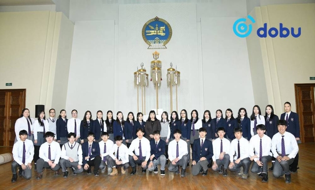 ЕБС-ийн сурагчид “Парламентын боловсрол” хөтөлбөрийн хүрээнд Төрийн ордонтой танилцжээ