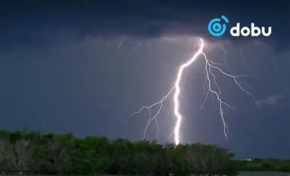 Улаанбаатарт дуу цахилгаантай аадар бороо орно