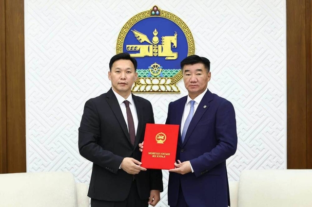 Эрүүл мэндийн ажилтны тухай анхдагч хуулийн төсөл өргөн мэдүүлэв