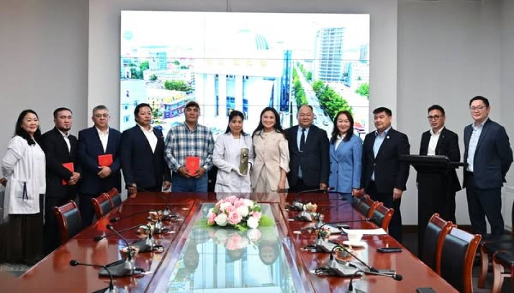 Монголоос анх удаа мөнгөн гэрэгэ олдлоо