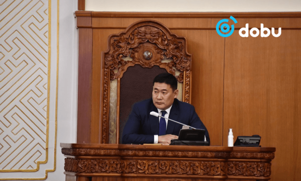 Л.Оюун-Эрдэнэ: Сүүлийн 2-3 жил аавыгаа сонгох уу, ээжийгээ сонгох уу гэдэг шиг төвөгтэй нөхцөлд байлаа