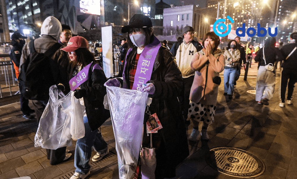 BTS-ийн тоглолтын дараа фенүүд нь сайн дураараа гудамж, талбайг цэвэрлэжээ