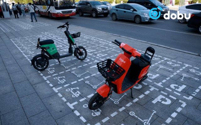 Скүүтэр, мопед, цахилгаан дугуйгаар явган хүний замаар зорчихыг хориглоно