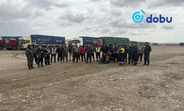 Бичигт боомтын тээвэрчид ажил хаялт эхлүүлжээ