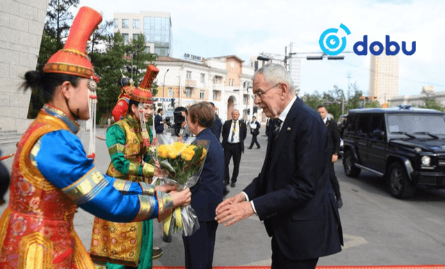 Австри Улсын Ерөнхийлөгч гэргийн хамт "Чингис хаан” үндэсний музейд зочлов