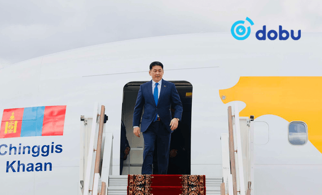 Ерөнхийлөгч У.Хүрэлсүх Ялалтын 80 жилийн ойн баярт оролцохоор Москва хотноо хүрэлцэн ирлээ