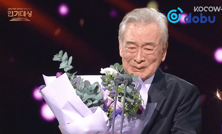 Солонгосын жүжигчин Ли Сун Жэ  бурхан зүг морджээ