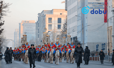 Төрийн далбааг мандуулж, Их цагаан тугийг цэнгүүллээ