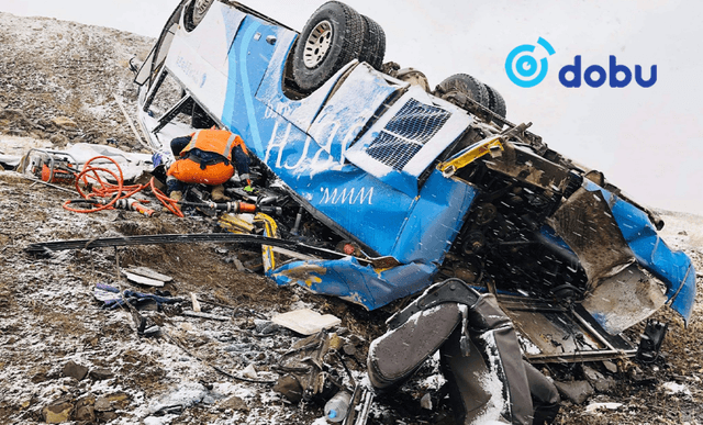 Онцгой байдлын алба хаагчид автобустайгаа осолджээ