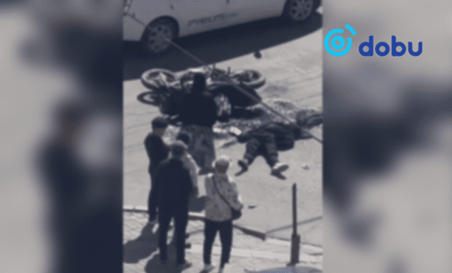 "Приус 41" автомашин мотоциклтой мөргөлдөж, жолооч нар нь эмнэлгийн тусламж авчээ