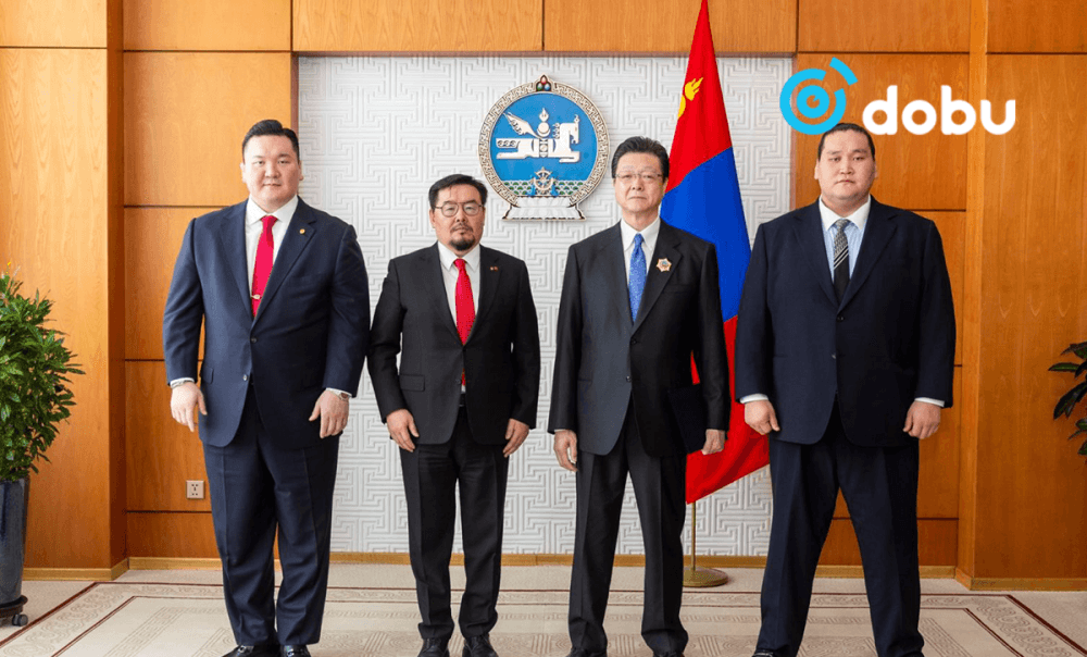 “Исэгахама” дэвжээний багш Асахифүжи Сүгиномори Сэйяаг Алтан гадас одонгоор шагналаа