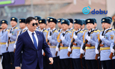 Ерөнхийлөгч У.Хүрэлсүх Налайх дүүргийн иргэдтэй уулзаж, төрийн дээд одон медаль гардууллаа