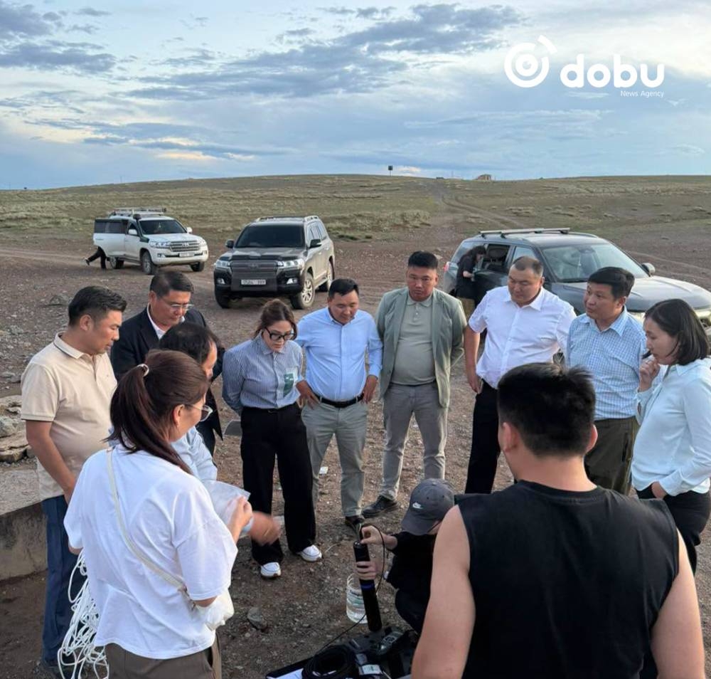 Дундговь аймгийн Байгаль орчны газарт усны чанар хэмжих хээрийн багаж хүлээлгэн өглөө