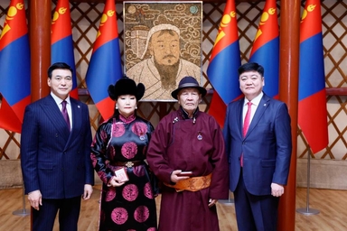 Налайх, Багахангай дүүргийн иргэдэд төрийн дээд одон медаль гардууллаа