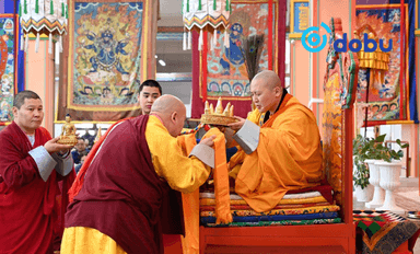 Тэргүүн их хамба лам Д.Жавзандорж сүсэгтэн олонд “Насны авшиг” хайрлав