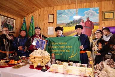 "Бооцын тариа" ХХК "Улсын аварга тариаланч хамт олон" боллоо