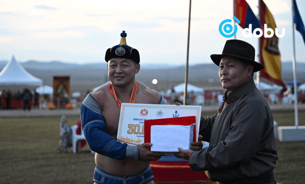 Хүрээ цам-Даншиг наадмын бөхийн барилдаанд Улсын начин Д.Амарсайхан түрүүллээ