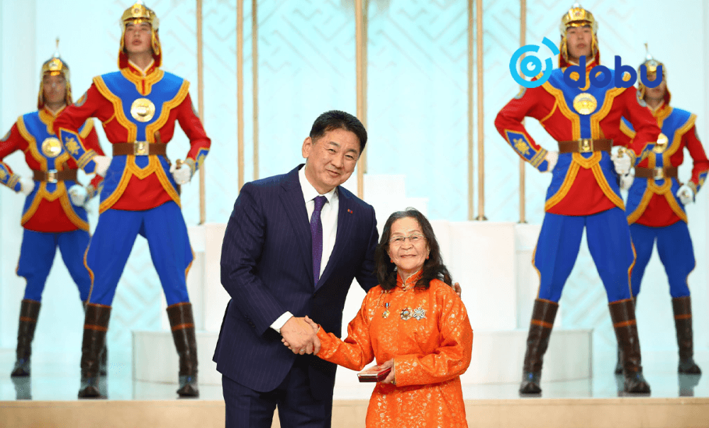 Хүүхдийн байгууллага үүсэж, хөгжсөний 100 жилийн ойг тохиолдуулан төрийн дээд цол, одон, медаль гардууллаа