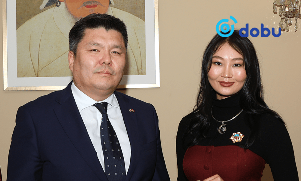 “Монгол Хаан” жүжгийн продюсер А.Баярцэцэгийг "Алтан гадас" одонгоор шагнажээ