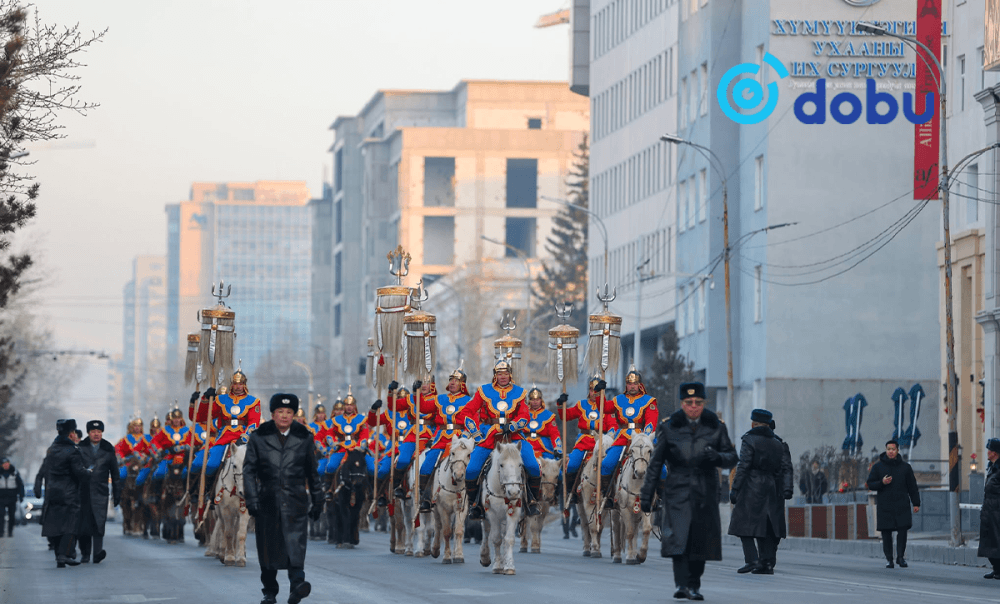 Төрийн далбааг мандуулж, Их цагаан тугийг цэнгүүллээ